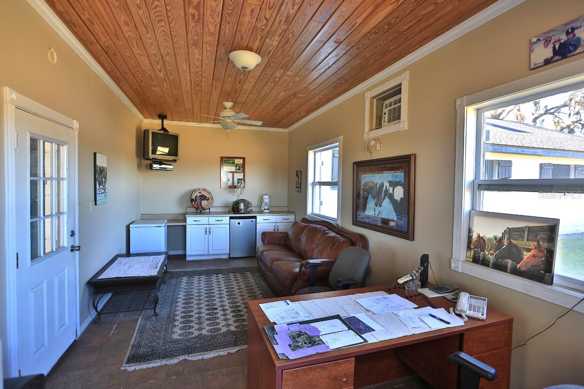 ACREAGE NON SUBDIVISION - Residential