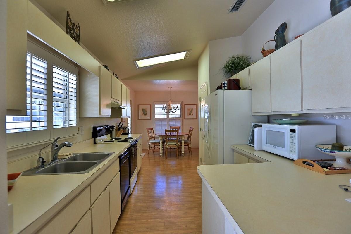 ACREAGE NON SUBDIVISION - Residential