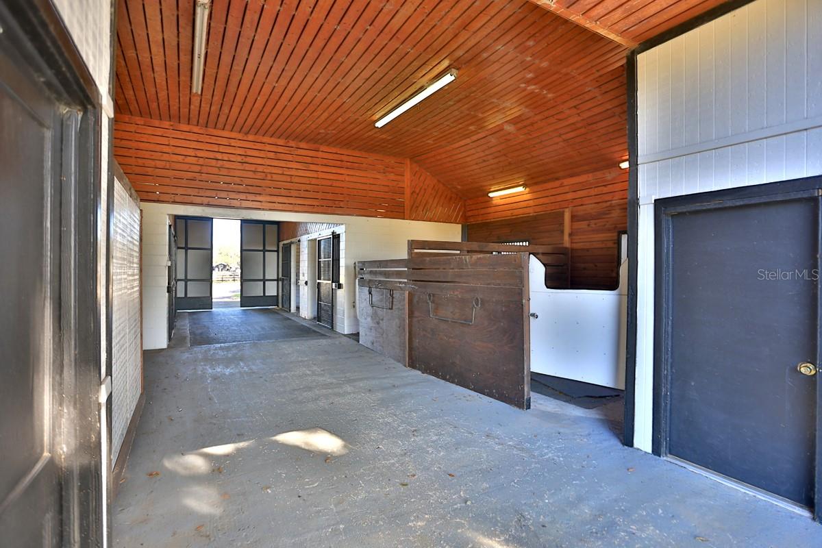 ACREAGE NON SUBDIVISION - Residential