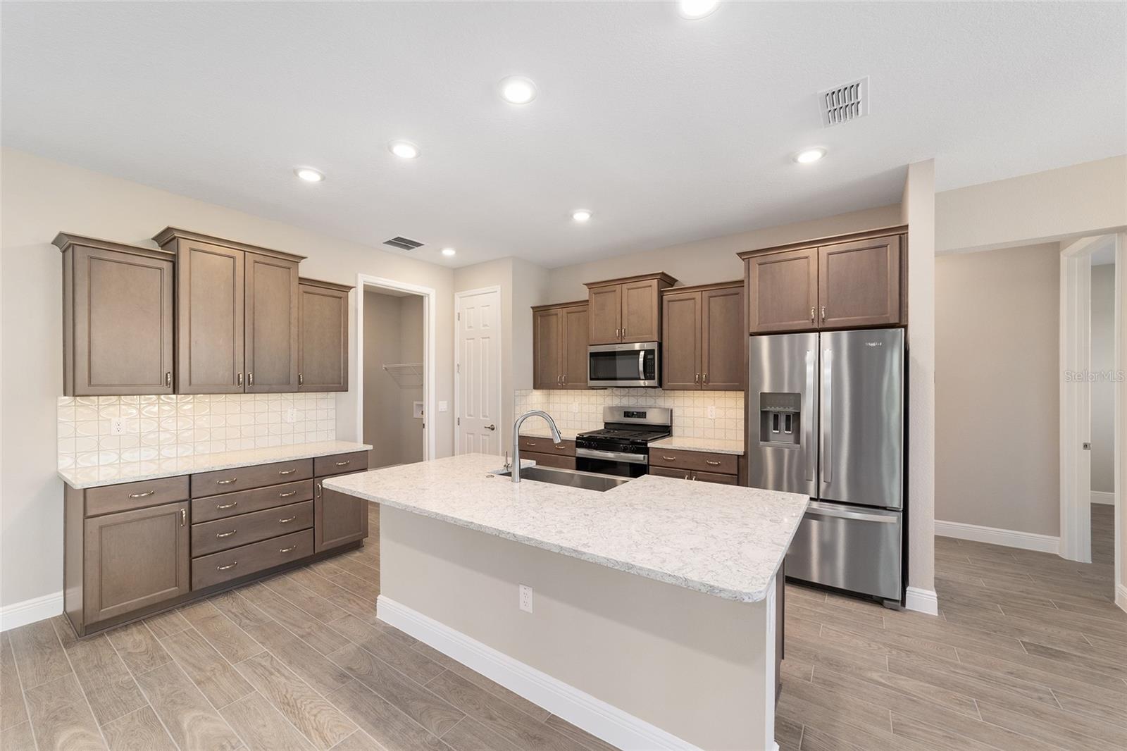 ON TOP OF THE WORLD - Residential Lease
