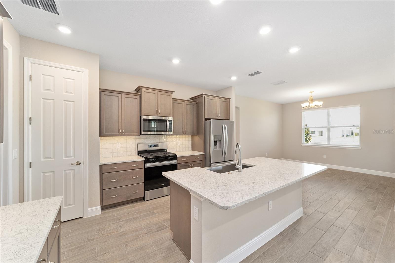 ON TOP OF THE WORLD - Residential Lease