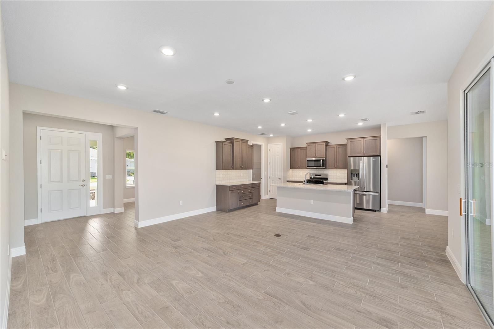 ON TOP OF THE WORLD - Residential Lease
