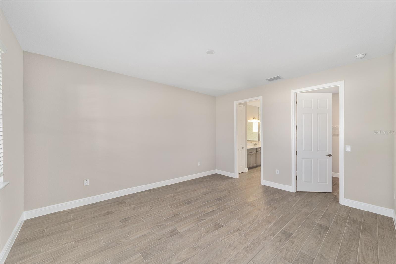 ON TOP OF THE WORLD - Residential Lease