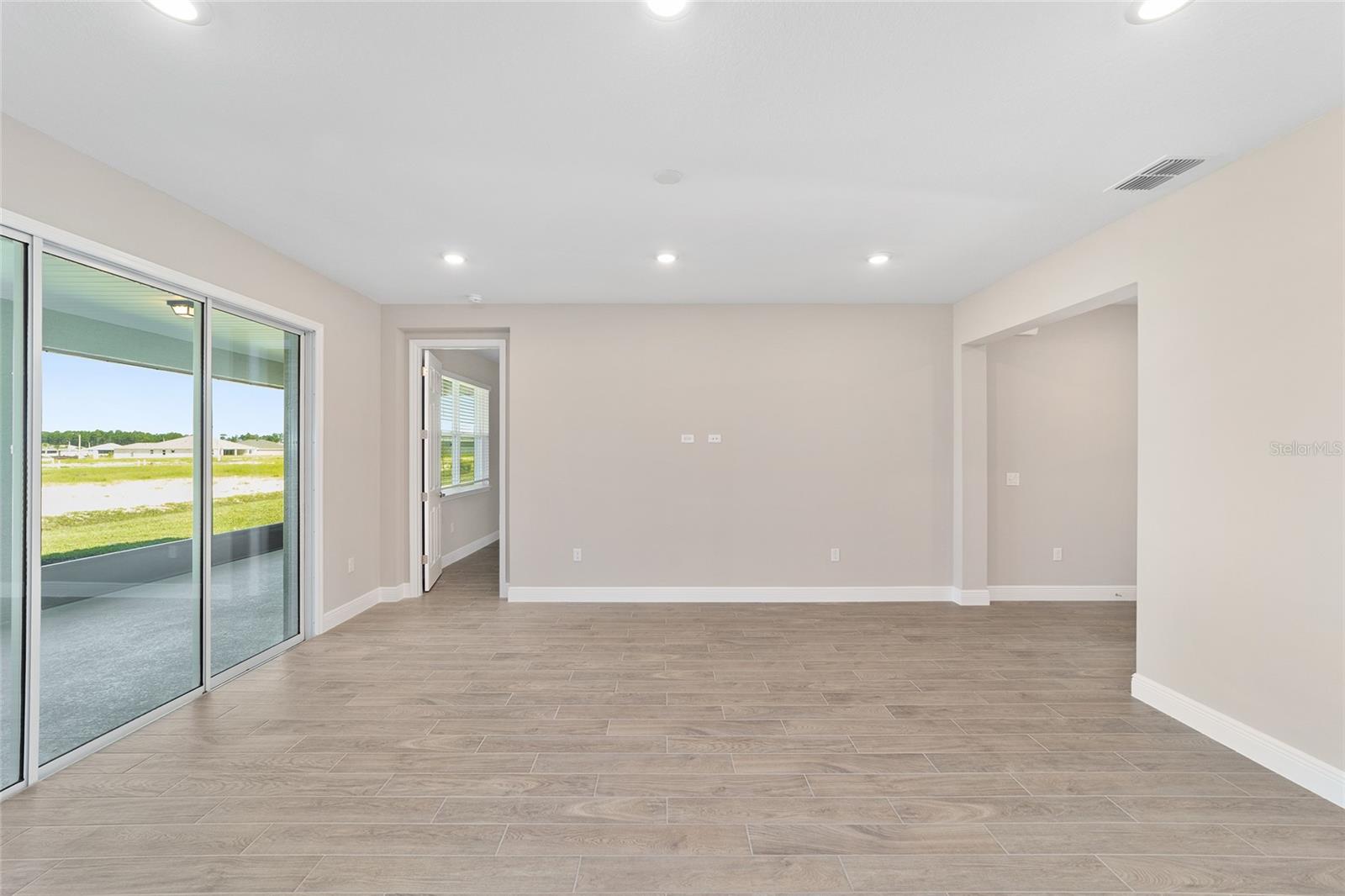 ON TOP OF THE WORLD - Residential Lease