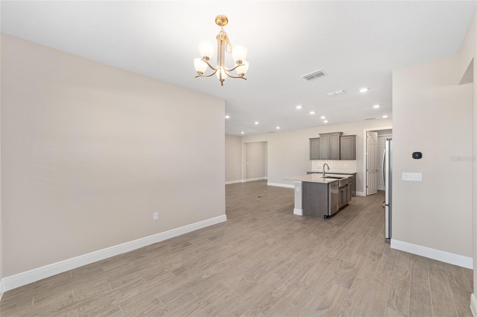 ON TOP OF THE WORLD - Residential Lease
