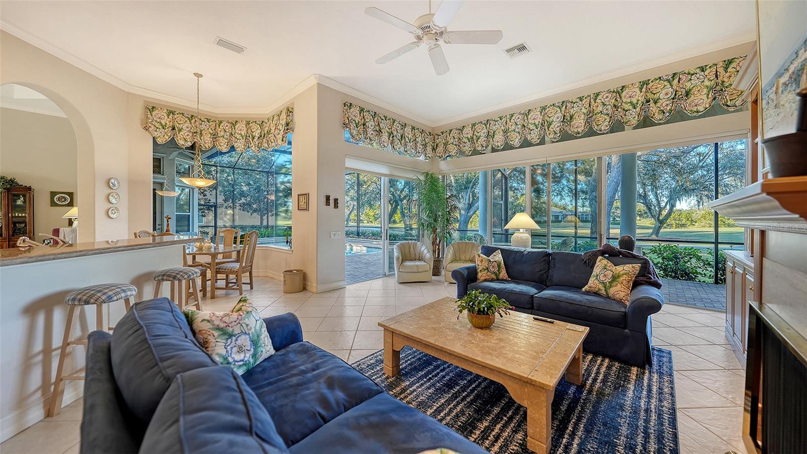 THE OAKS CLUB - Residential