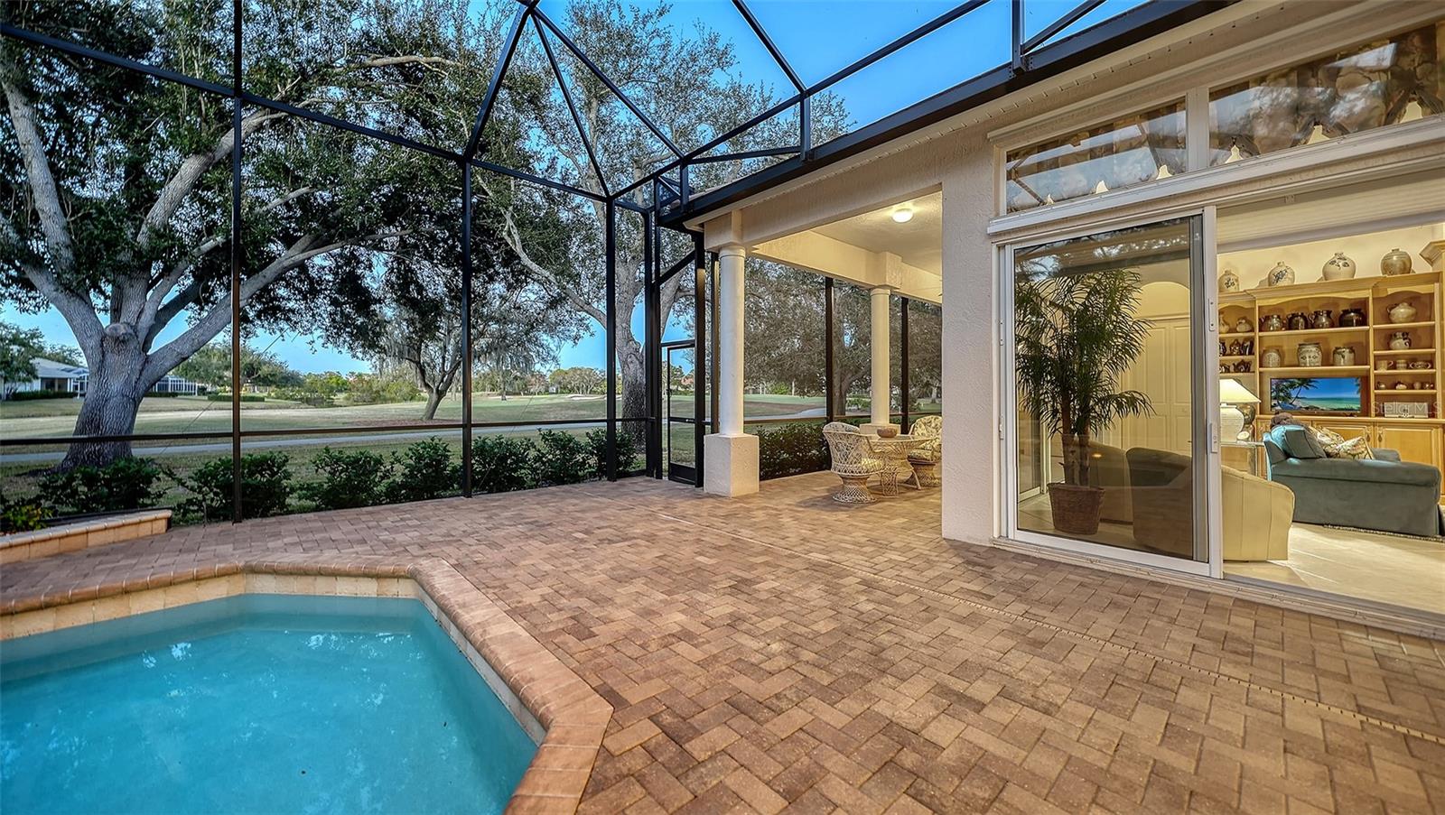 THE OAKS CLUB - Residential