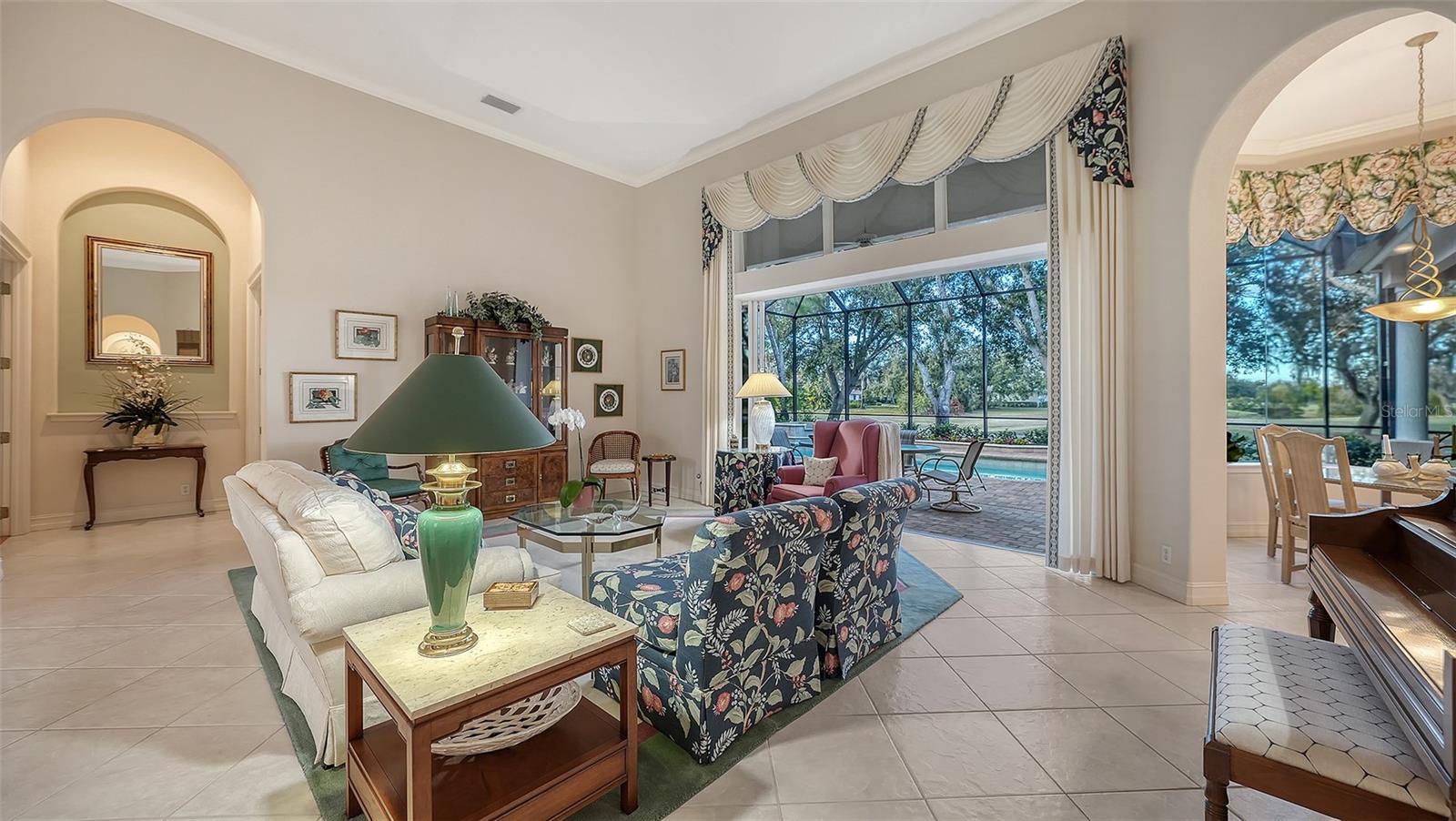 THE OAKS CLUB - Residential
