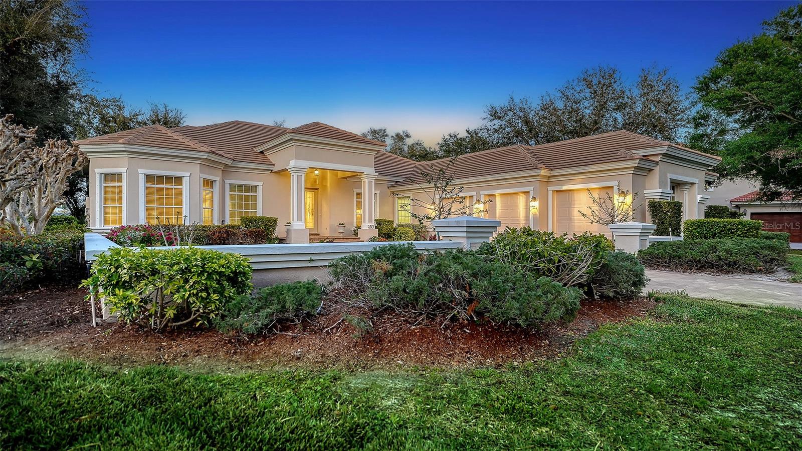 THE OAKS CLUB - Residential