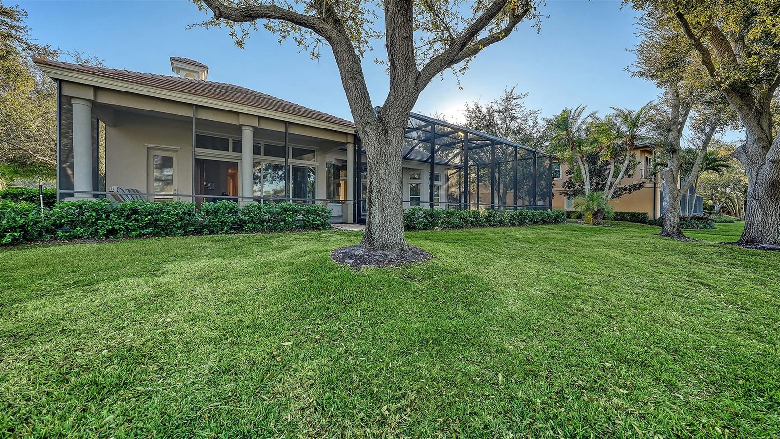 THE OAKS CLUB - Residential