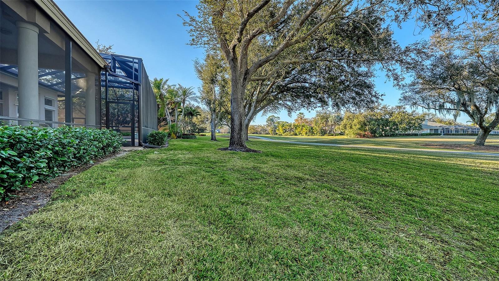 THE OAKS CLUB - Residential