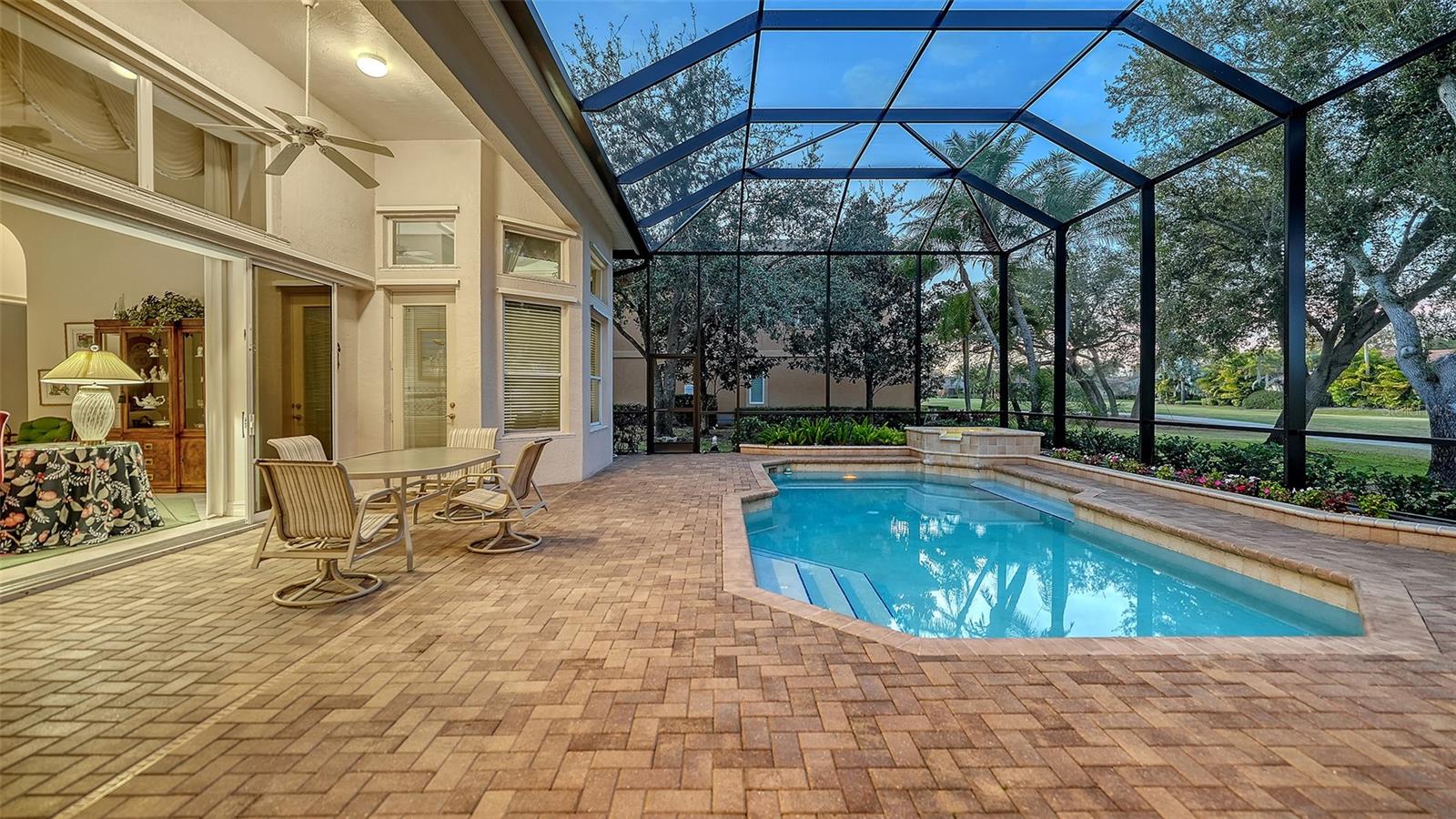 THE OAKS CLUB - Residential