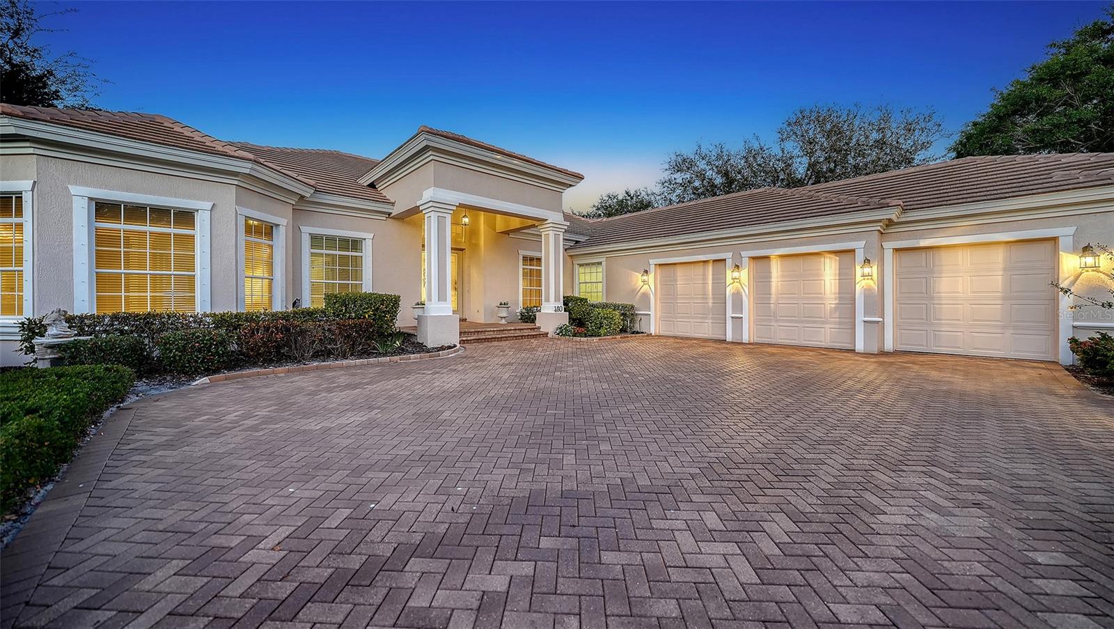 THE OAKS CLUB - Residential