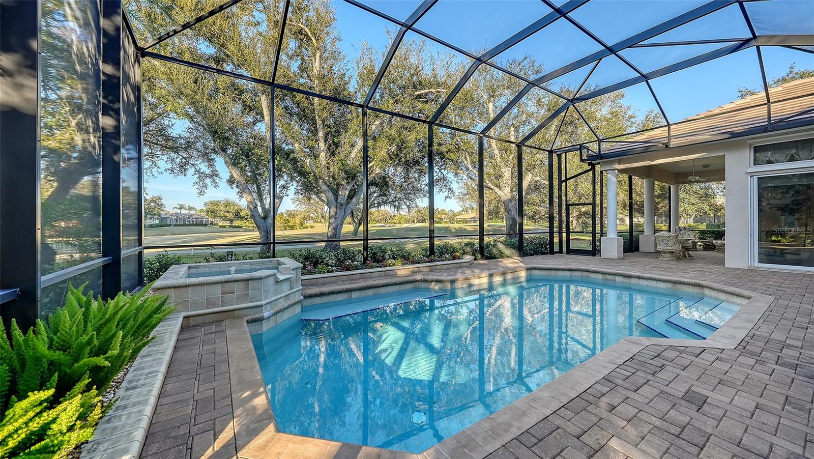 THE OAKS CLUB - Residential