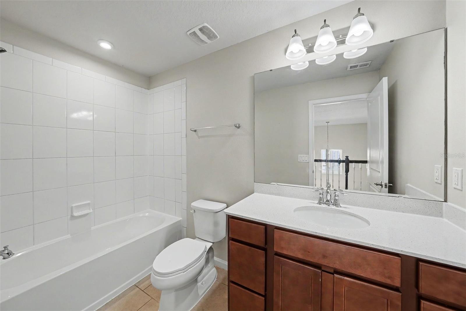 LUCAYA LAKE CLUB TWNHMS PH 2B - Residential