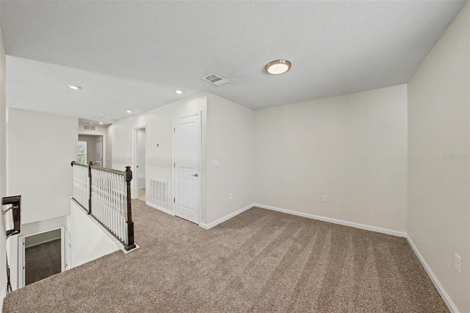 LUCAYA LAKE CLUB TWNHMS PH 2B - Residential