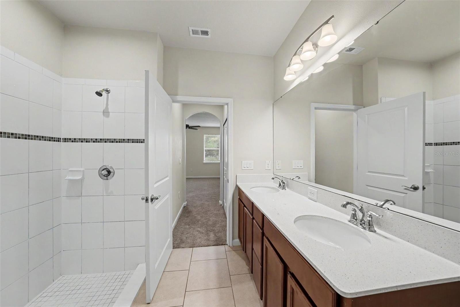 LUCAYA LAKE CLUB TWNHMS PH 2B - Residential