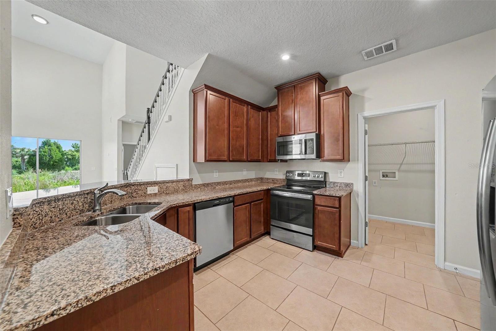 LUCAYA LAKE CLUB TWNHMS PH 2B - Residential