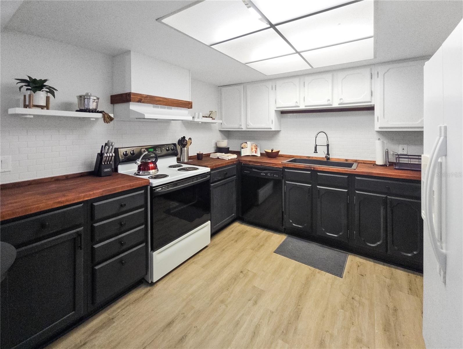 LAKES VILAGE WEST - Residential Lease