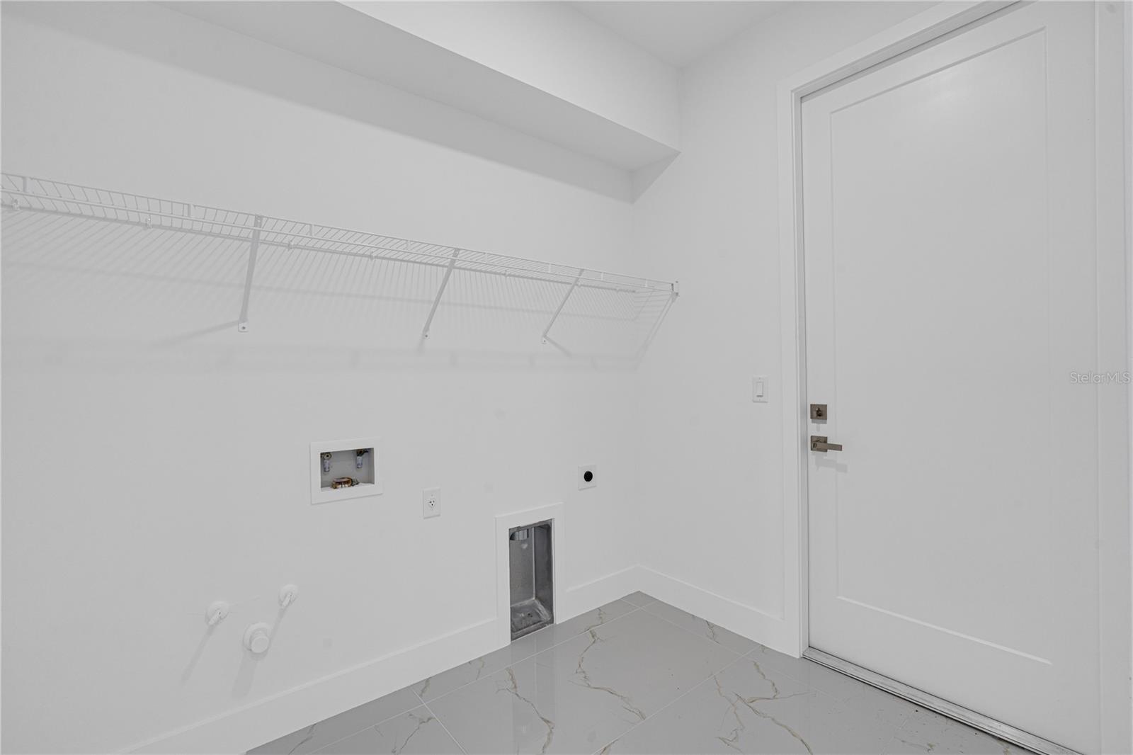 ROTONDA LAKES - Residential