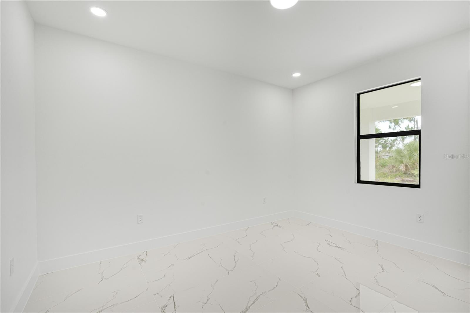 ROTONDA LAKES - Residential