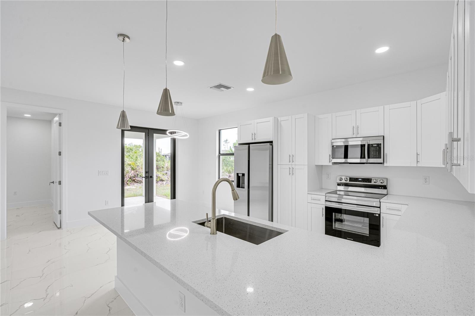 ROTONDA LAKES - Residential