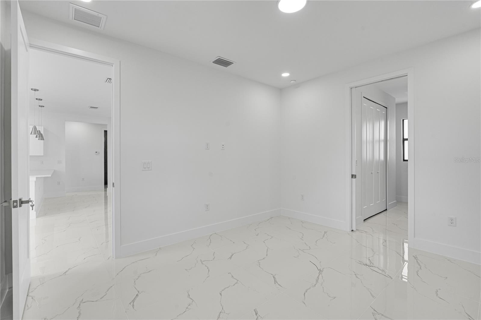 ROTONDA LAKES - Residential
