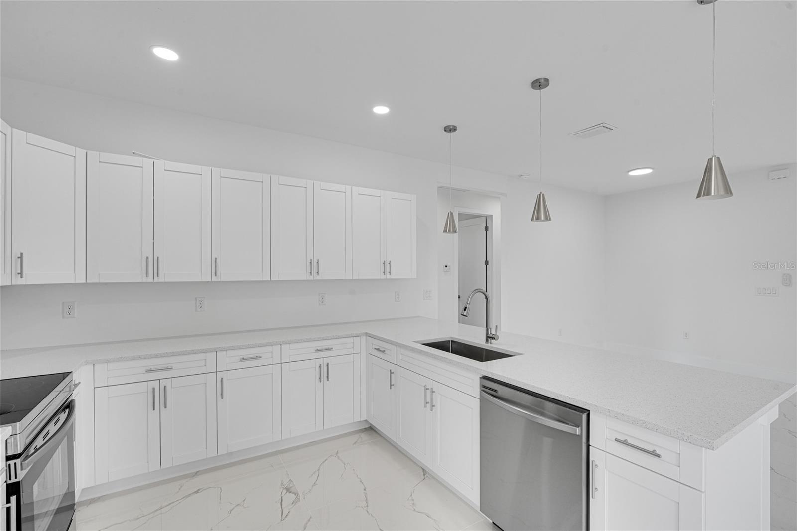 ROTONDA LAKES - Residential