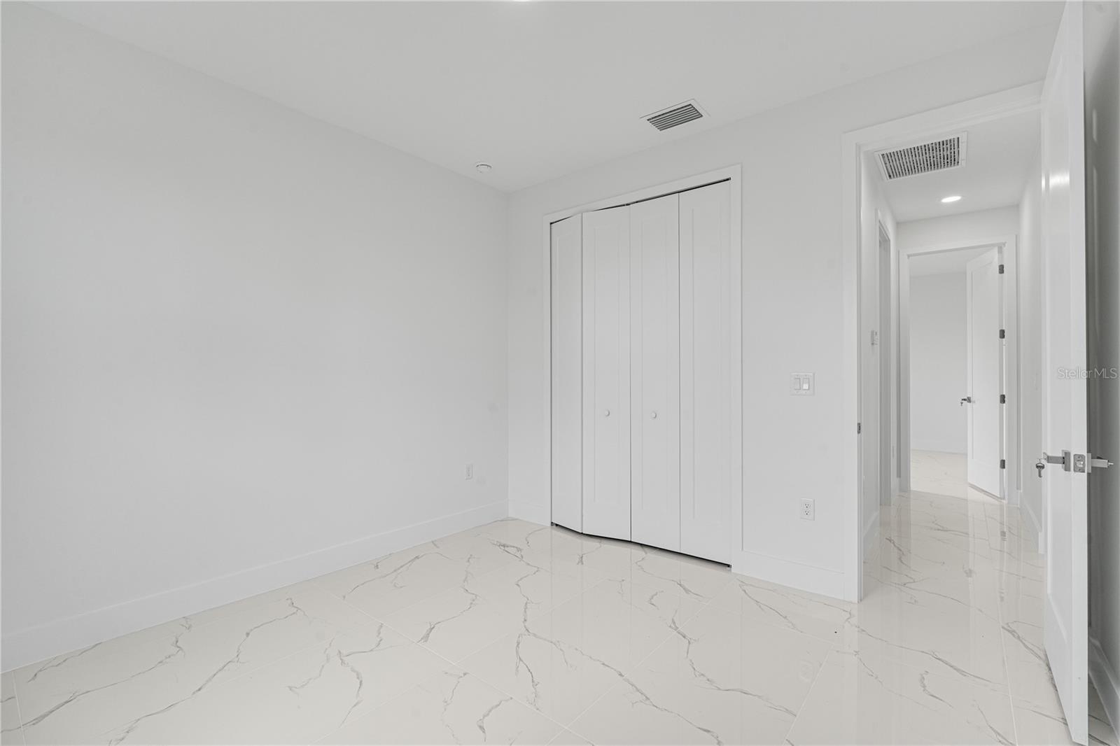 ROTONDA LAKES - Residential