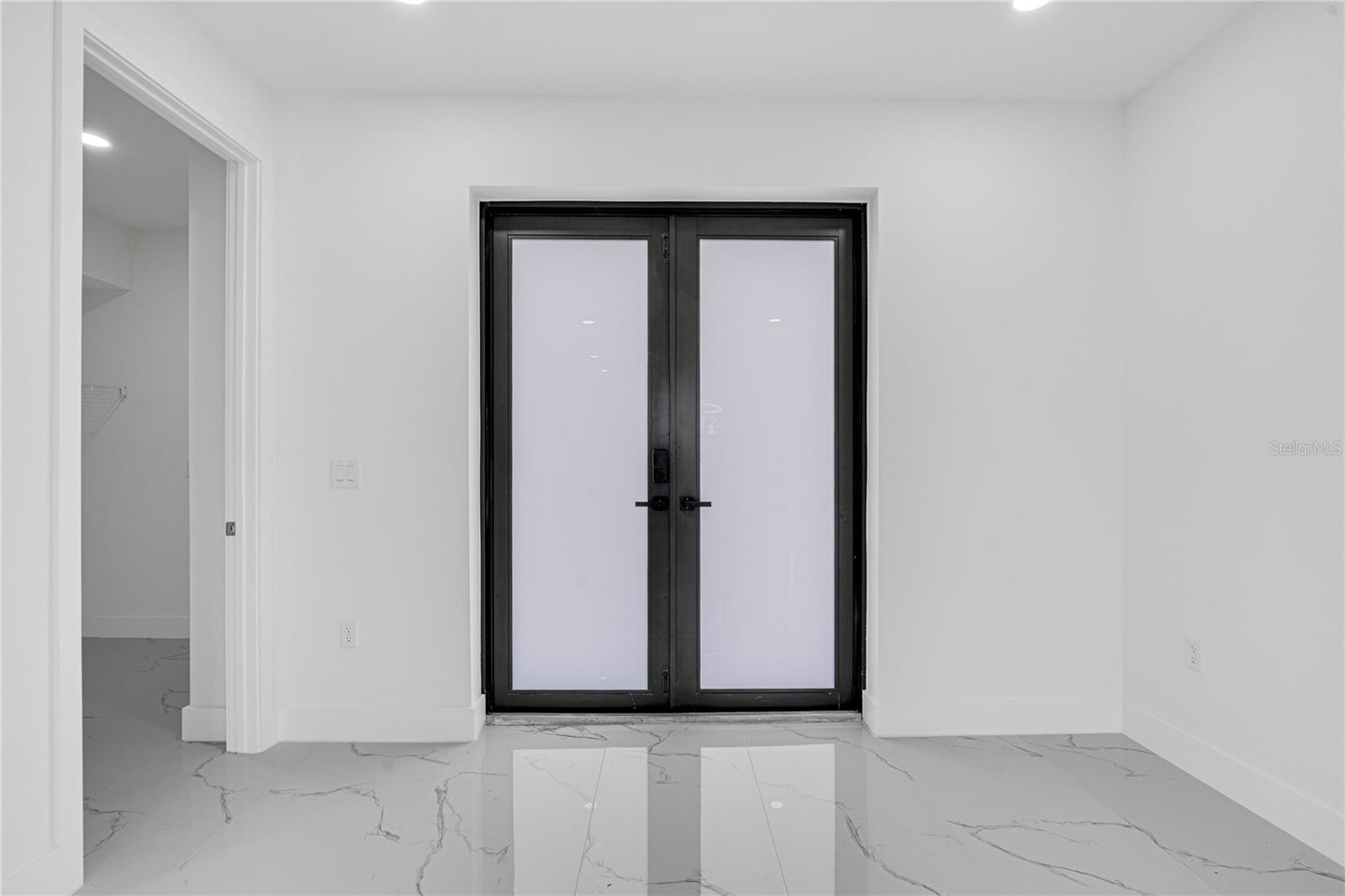 ROTONDA LAKES - Residential