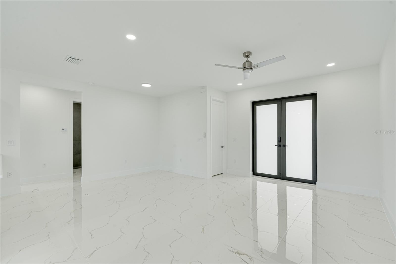 ROTONDA LAKES - Residential