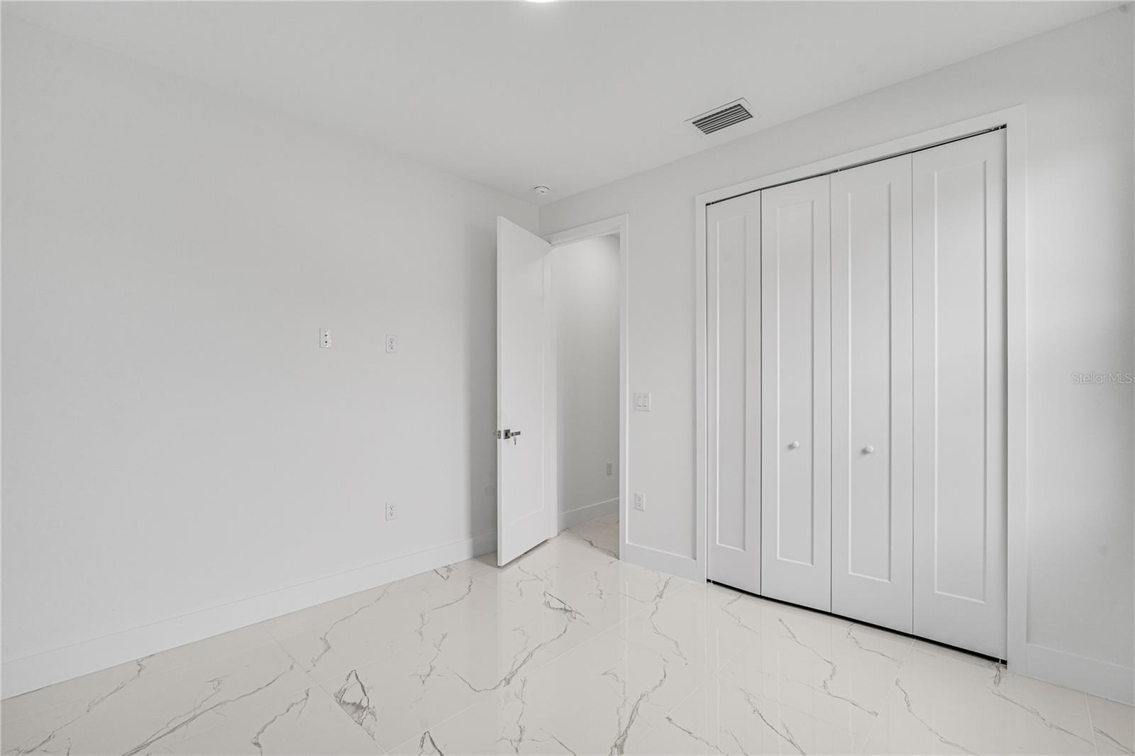 ROTONDA LAKES - Residential