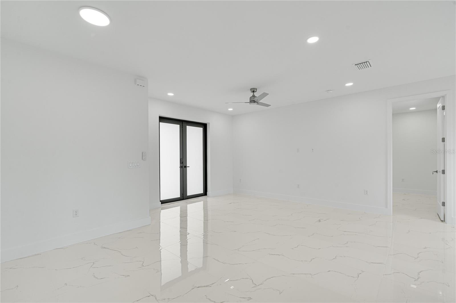 ROTONDA LAKES - Residential