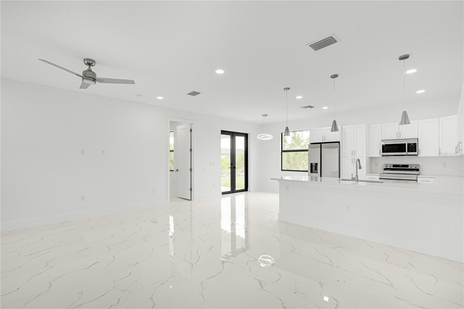 ROTONDA LAKES - Residential