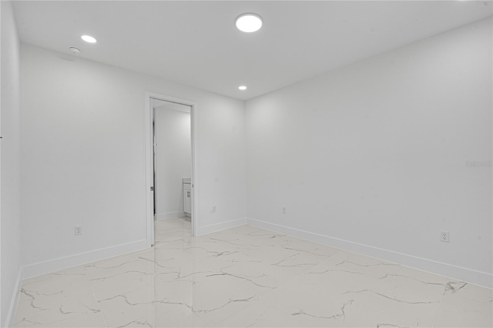 ROTONDA LAKES - Residential