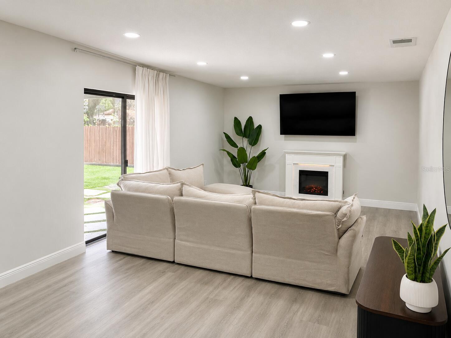 ORANGE TREE COUNTRY CLUB - Residential