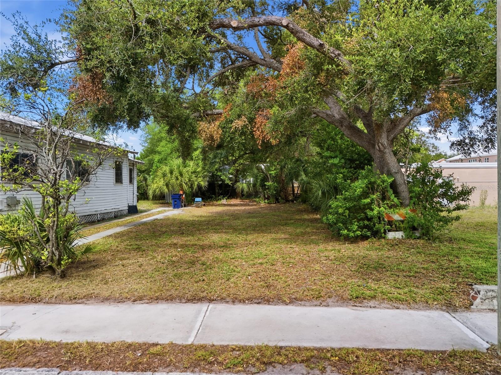 Build your dream home on this 33x104 lot in a prime Tampa location! Just minutes from Tampa International Airport, Downtown Tampa, Armature Works, the Riverwalk, Channelside, and Historic Ybor City. Buyer to verify zoning, setbacks, and building requirements with the City of Tampa.