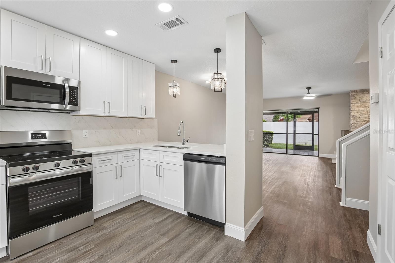OAK PARK TWNHMS - Residential