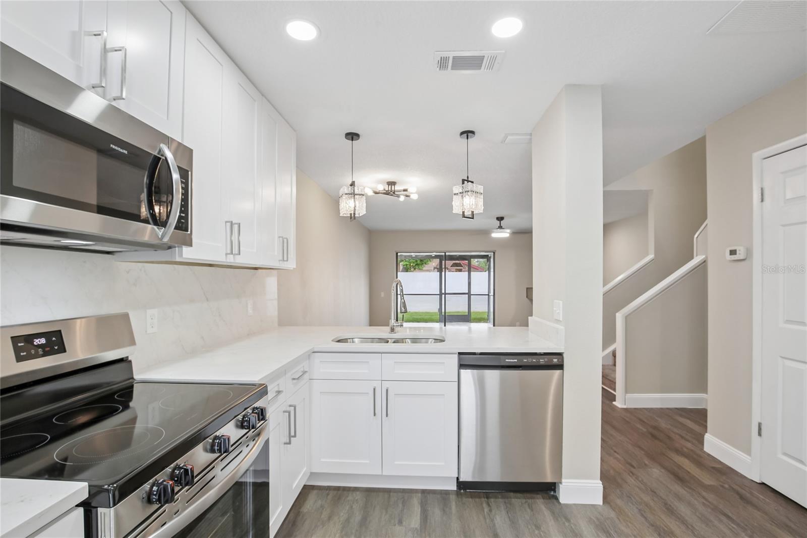 OAK PARK TWNHMS - Residential
