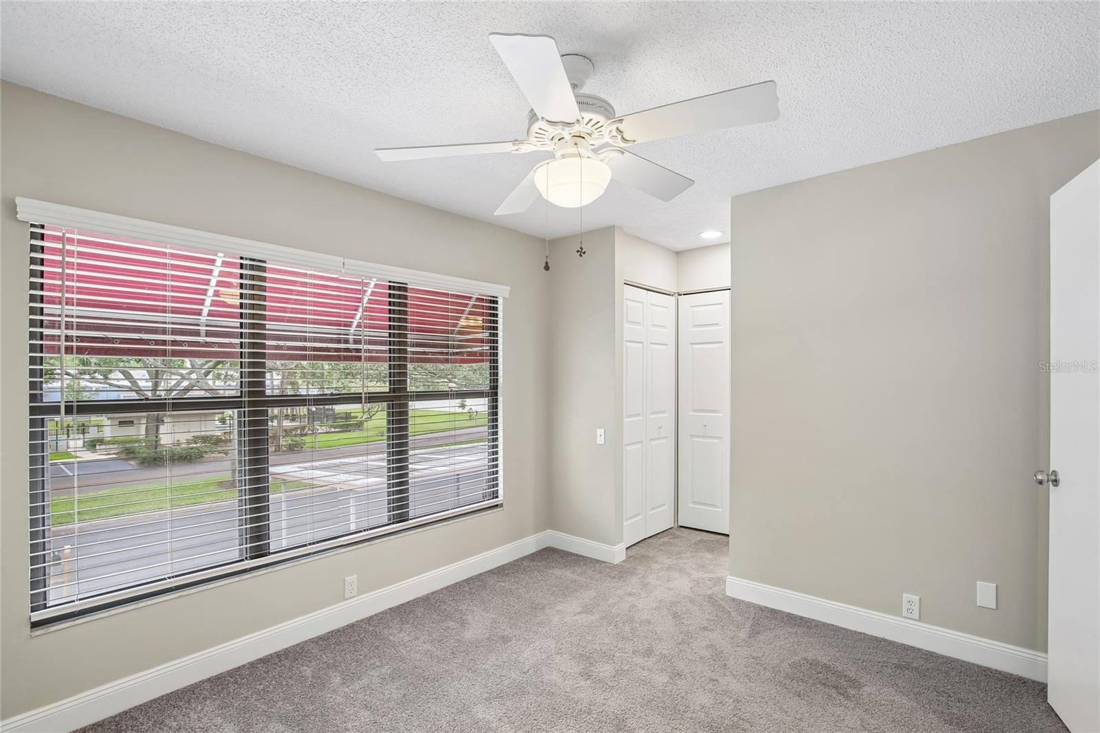 OAK PARK TWNHMS - Residential