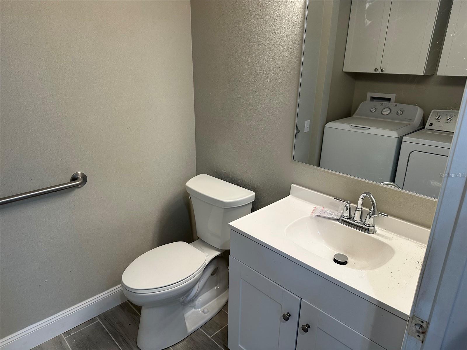 OAK PARK TWNHMS - Residential