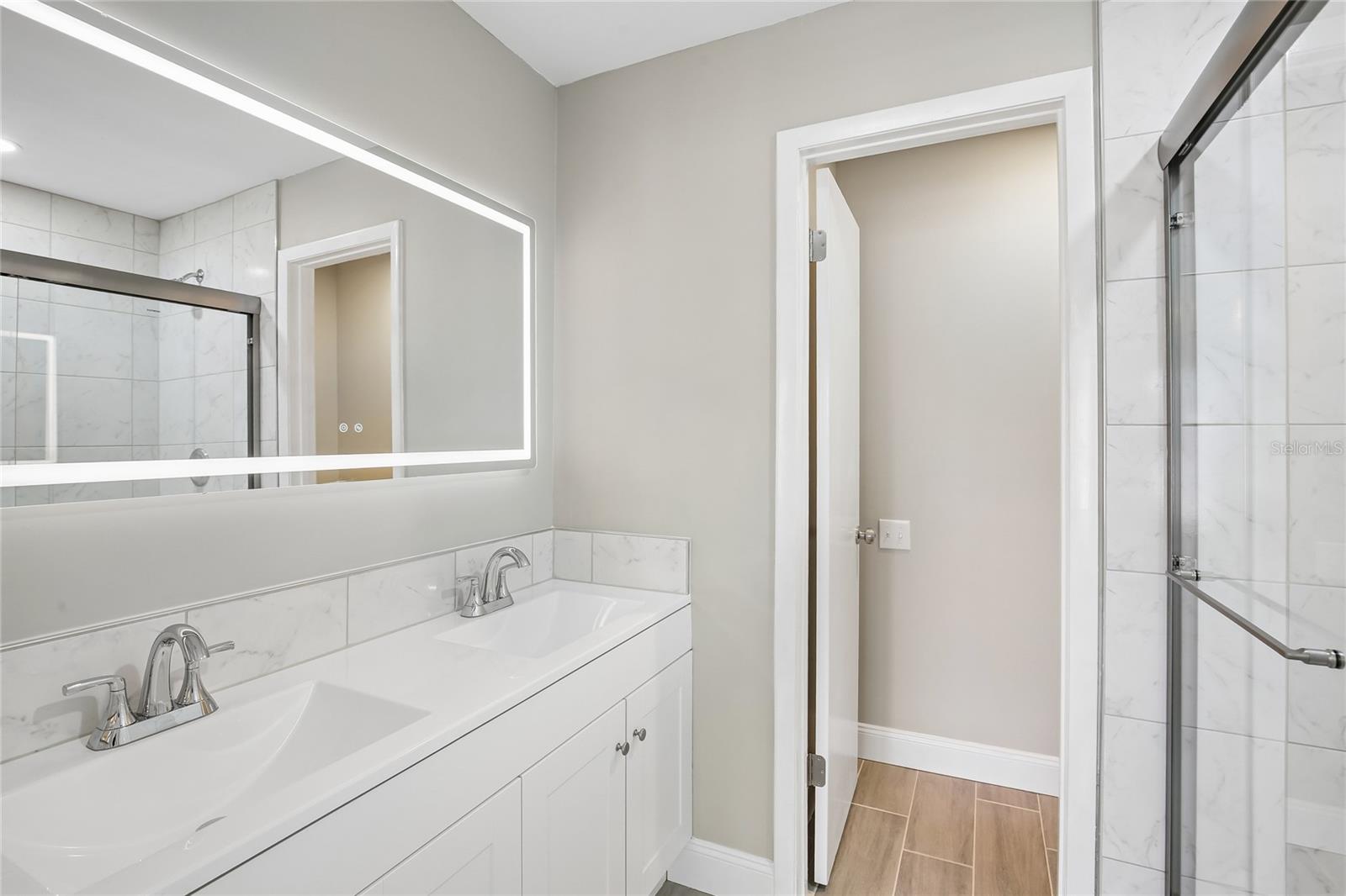 OAK PARK TWNHMS - Residential