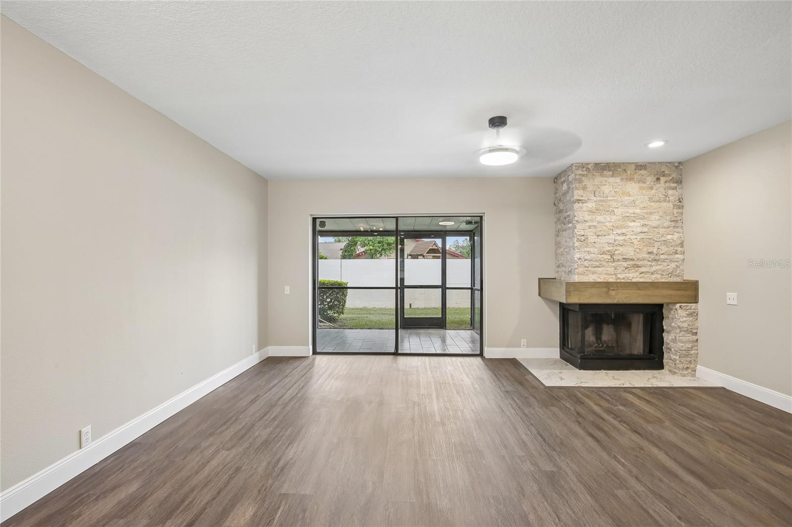 OAK PARK TWNHMS - Residential