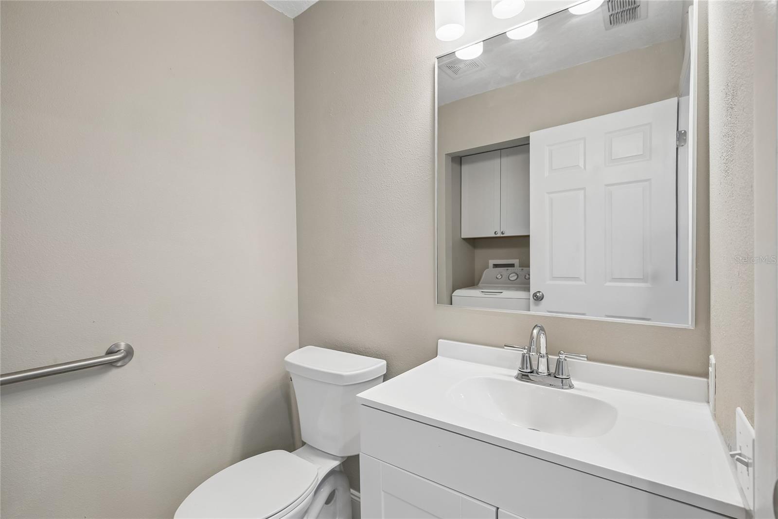 OAK PARK TWNHMS - Residential