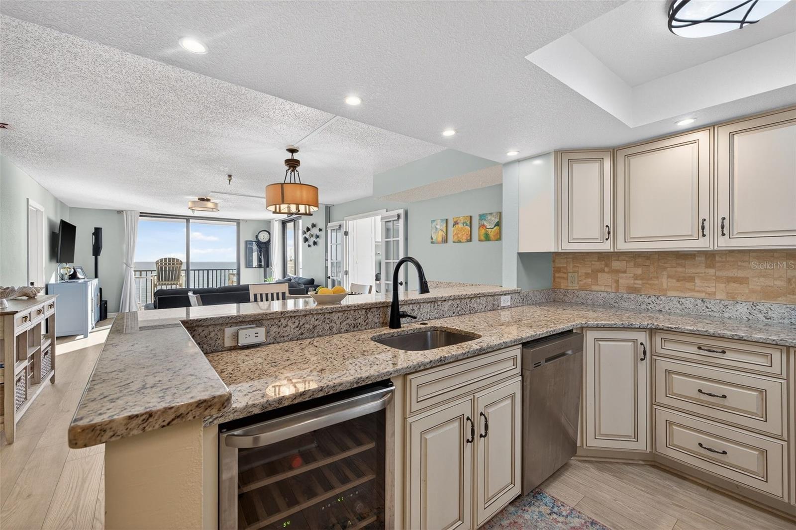 MADEIRA TOWERS CONDO - Residential
