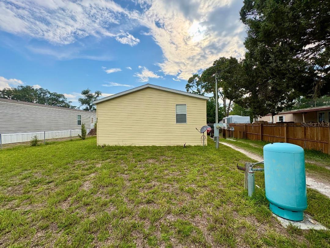 Great opportunity to own property in Brooksville. This home is on a fenced lot with no HOA fees and no lot rent; you own the land. Plenty of potential.