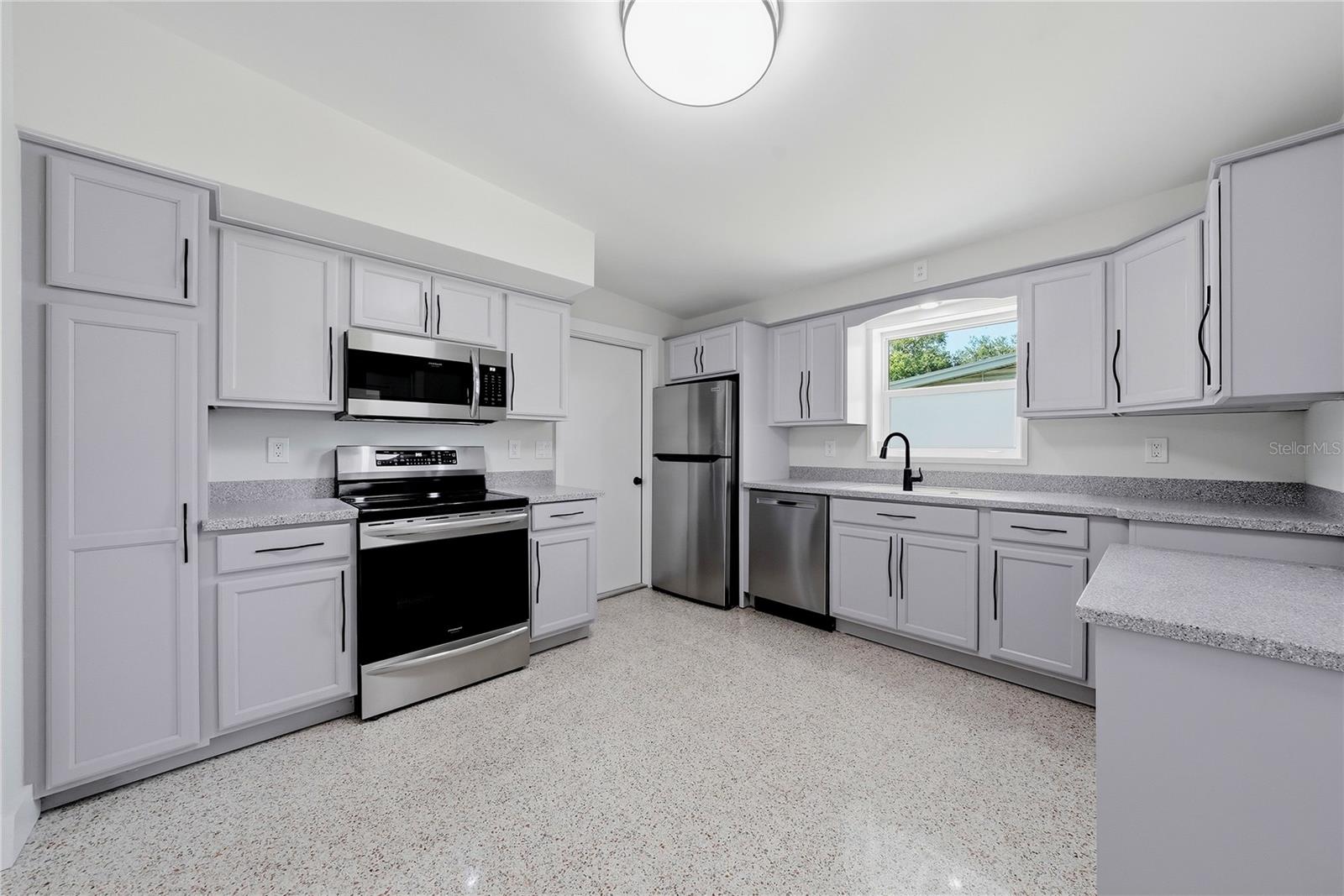 BELLEAIR MANOR - Residential