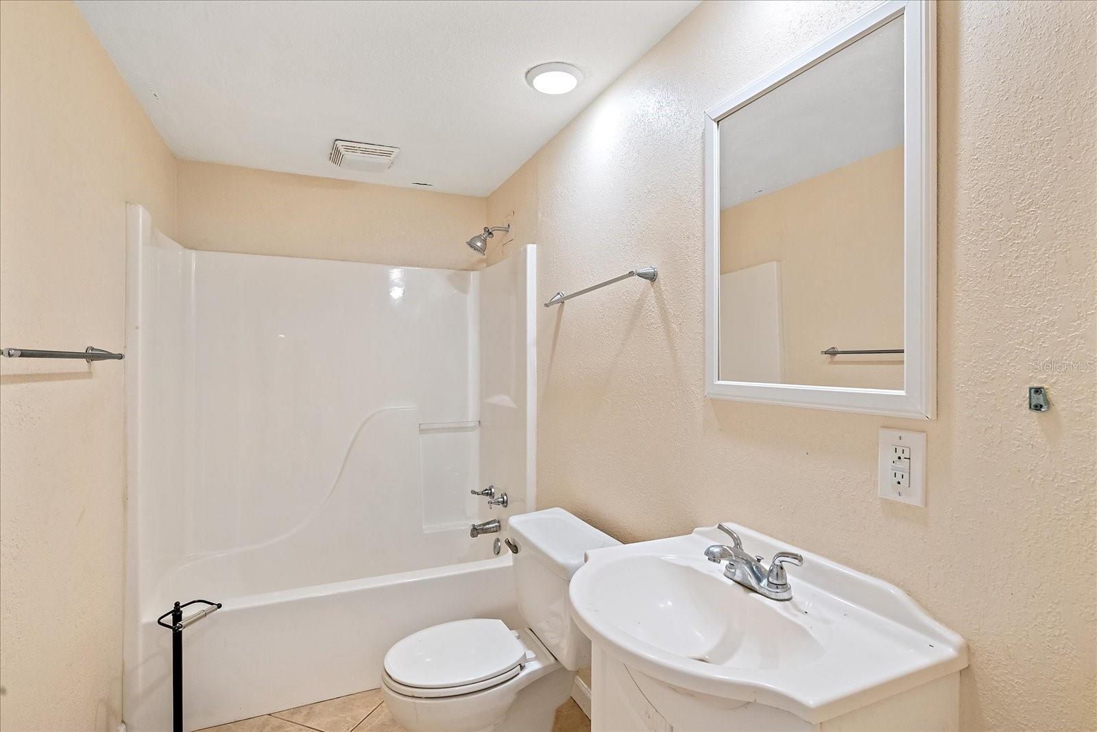 VENICE EDGEWOOD REP - Commercial Sale