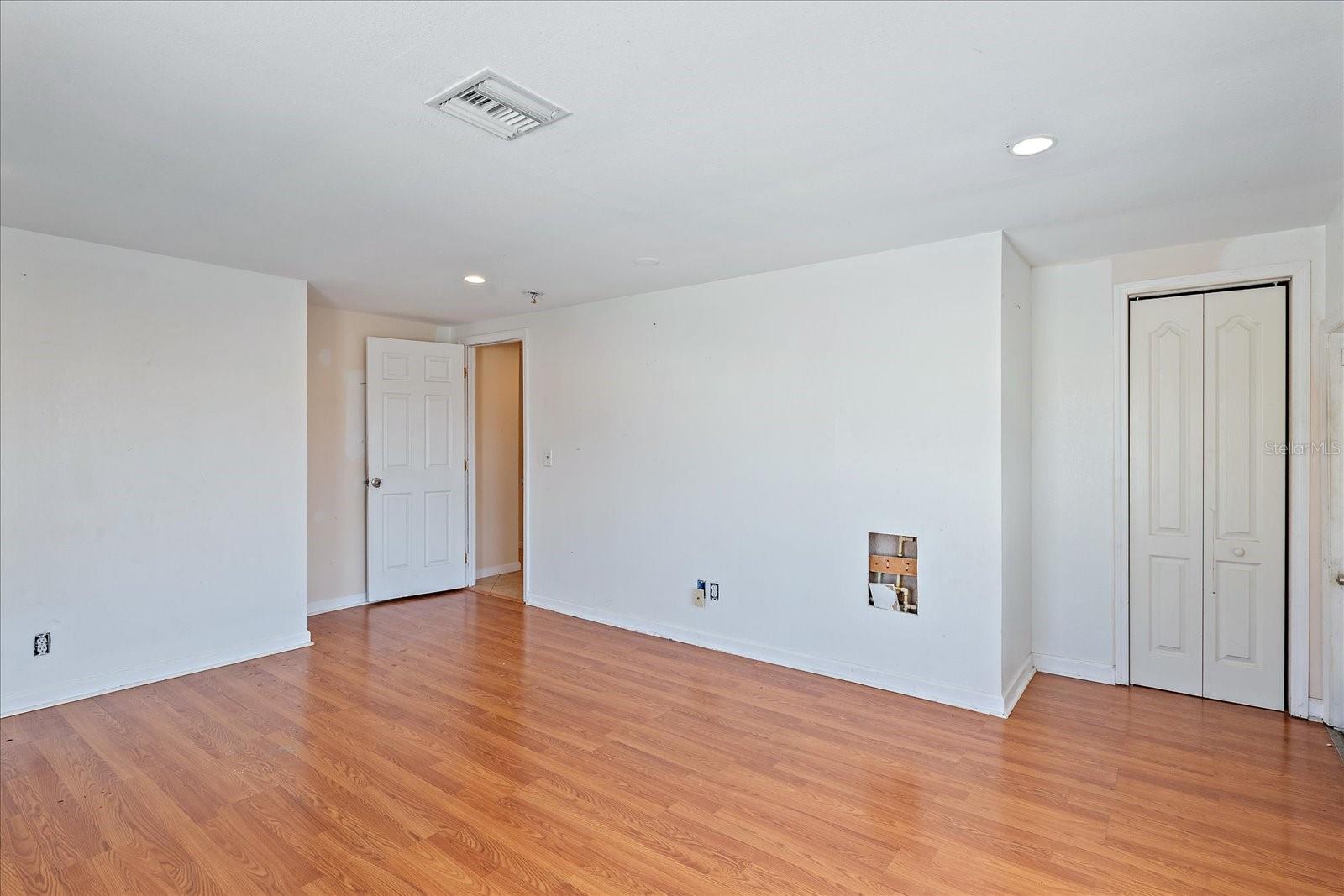 VENICE EDGEWOOD REP - Commercial Sale