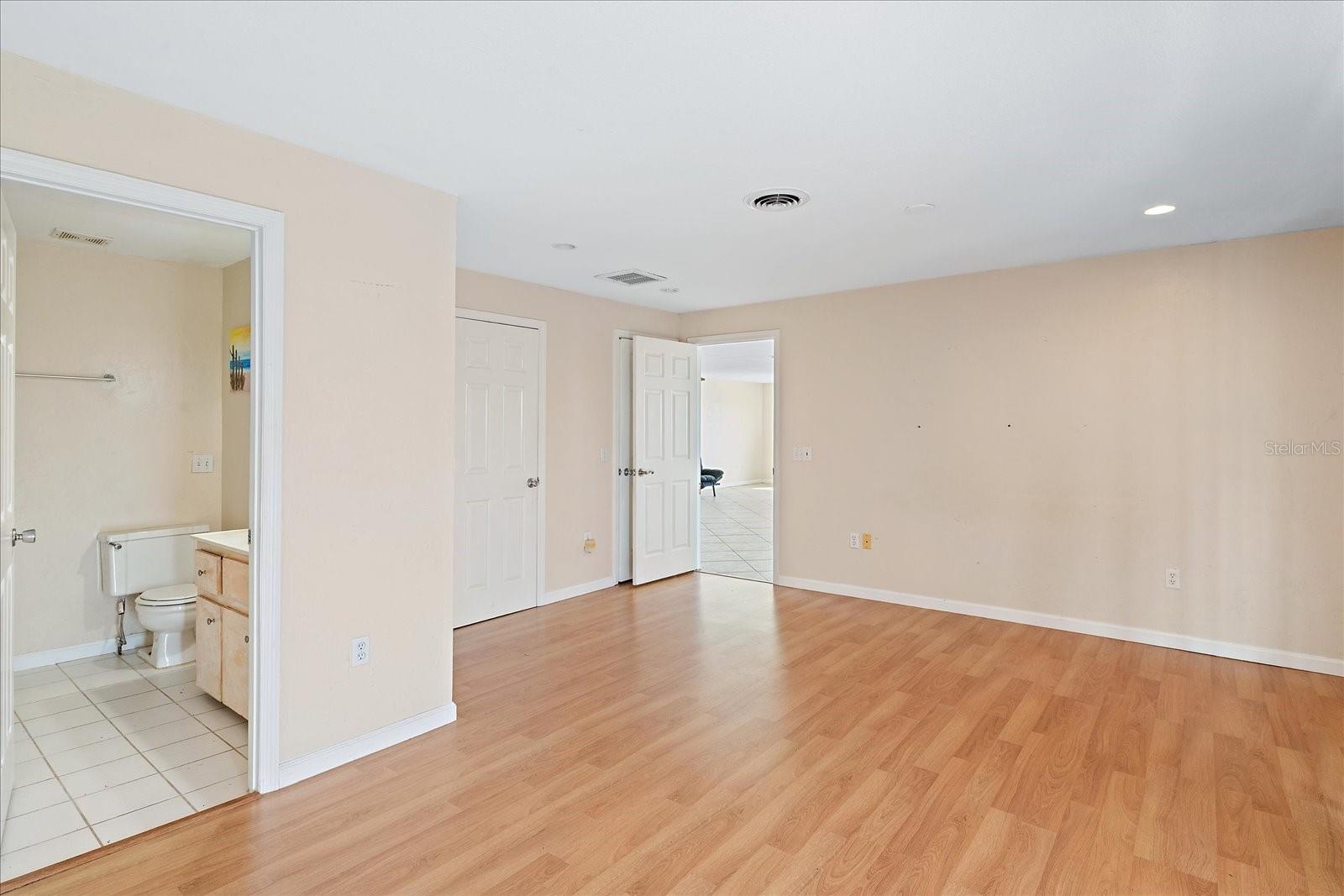 VENICE EDGEWOOD REP - Commercial Sale